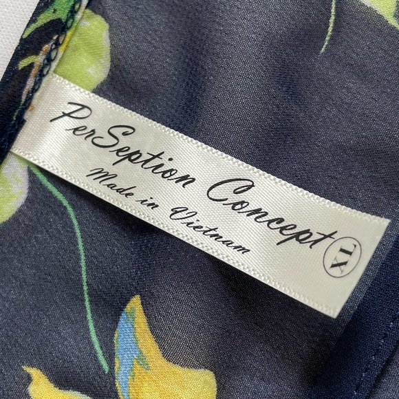 NWOT Sheer Floral Navy Blue Blouse - Picture 8 of 10